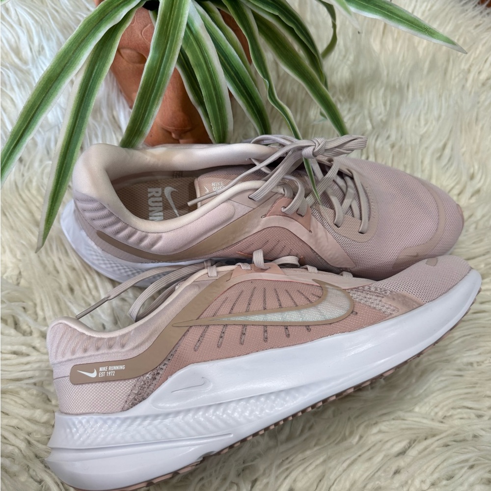 Nike Quest 5 Barely Rose